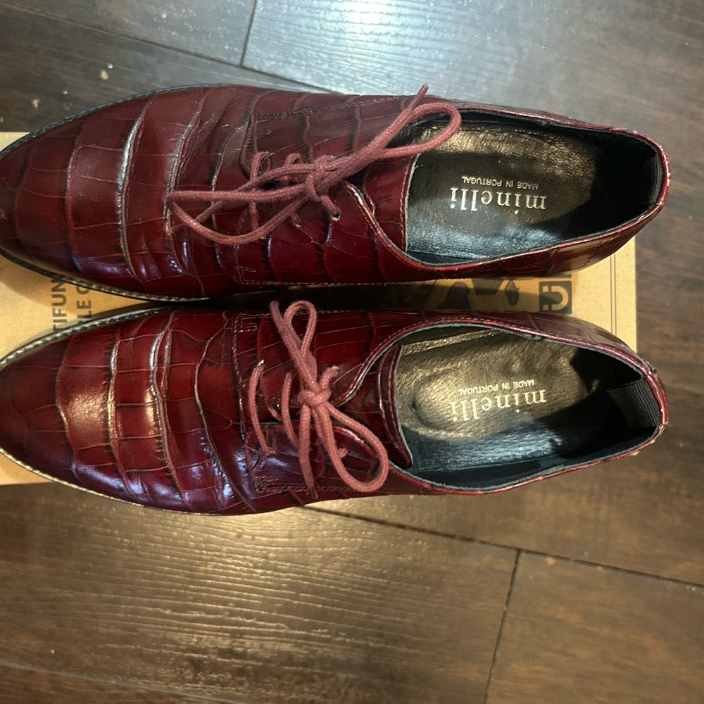 Minelli woman’s Croc-Embossed Burgundy Leather Derby Shoes